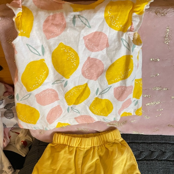 Carters child of mine Lemons Set 6 mo - Picture 4 of 4